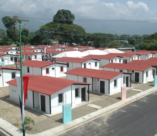 Maduro proyecta construir 2 millones vivienda