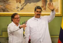Petro entregará a Nicolás Maduro plebiscito