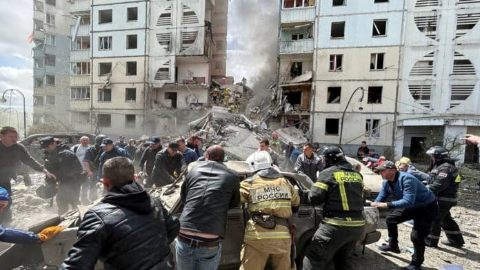 labores de búsqueda derrumbe edificio Bélgorod