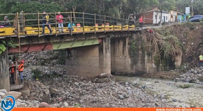 Adelantan reparaciones en puente La Zorquera, vía que comunica San Cristóbal con la frontera