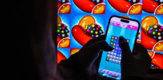 sacerdote acusado juegos móviles