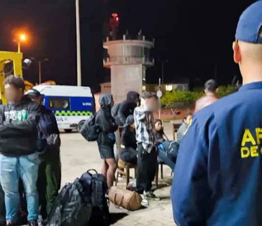 Armada Colombia rescata 32 migrantes