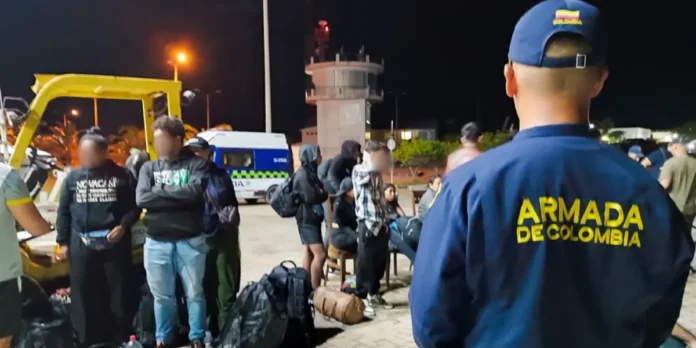 Armada Colombia rescata 32 migrantes