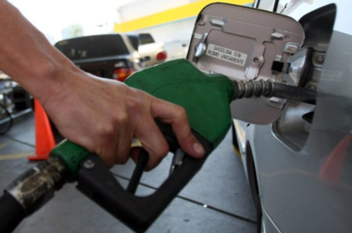 Ecuador elimina subsidios gasolinas