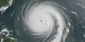 Tormenta Beryl huracán categoría 1