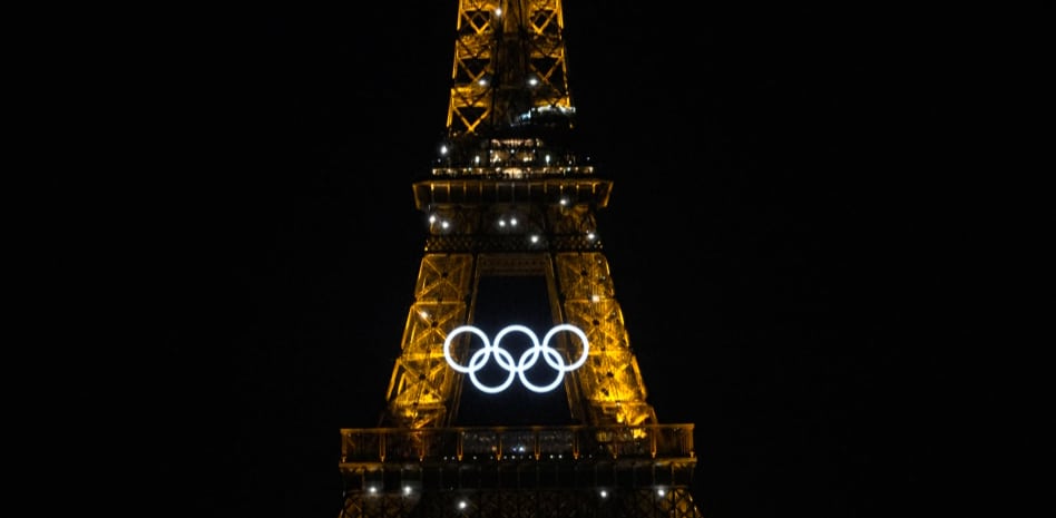 Torre Eiffel cincos aros olímpicos.0