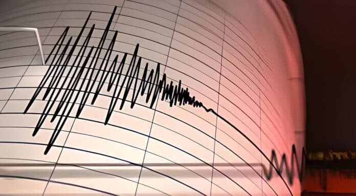 fuerte sismo magnitud 5.2 Sucre