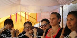 mujeres se encadenan mexico violencia vicaria