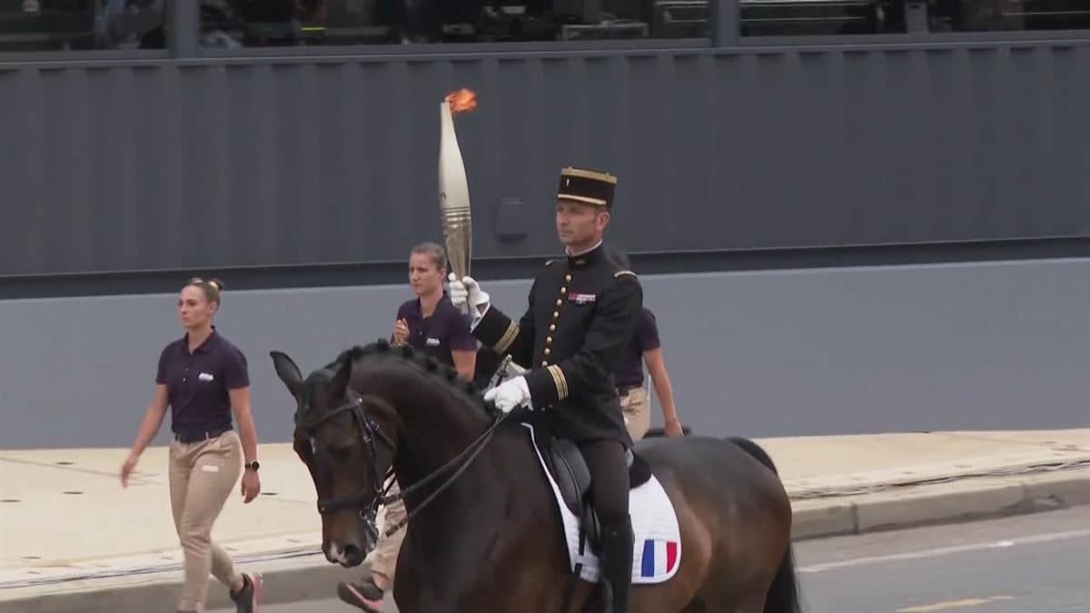 Llama olímpica enciende a París.0jpg