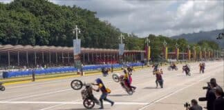 Motopiruetas desfile cívico militar