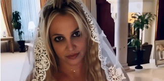 Britney Spears se casa consigo misma