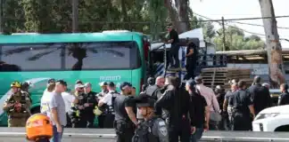 Camión deja heridos en parada de autobús en Tel Aviv