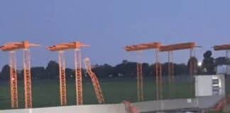 Avión de carga choca contra una antena