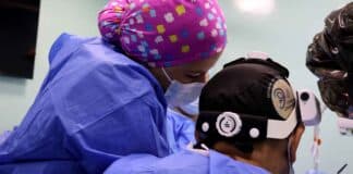 pacientes nueva jornada de implantes cocleares en la CHET