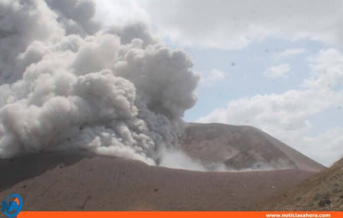 Volcán Telica erupción