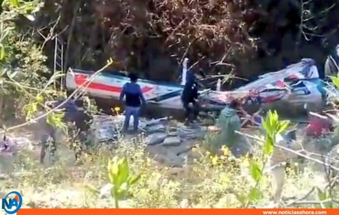 caída de bus en río peruano al menos 6 muertos