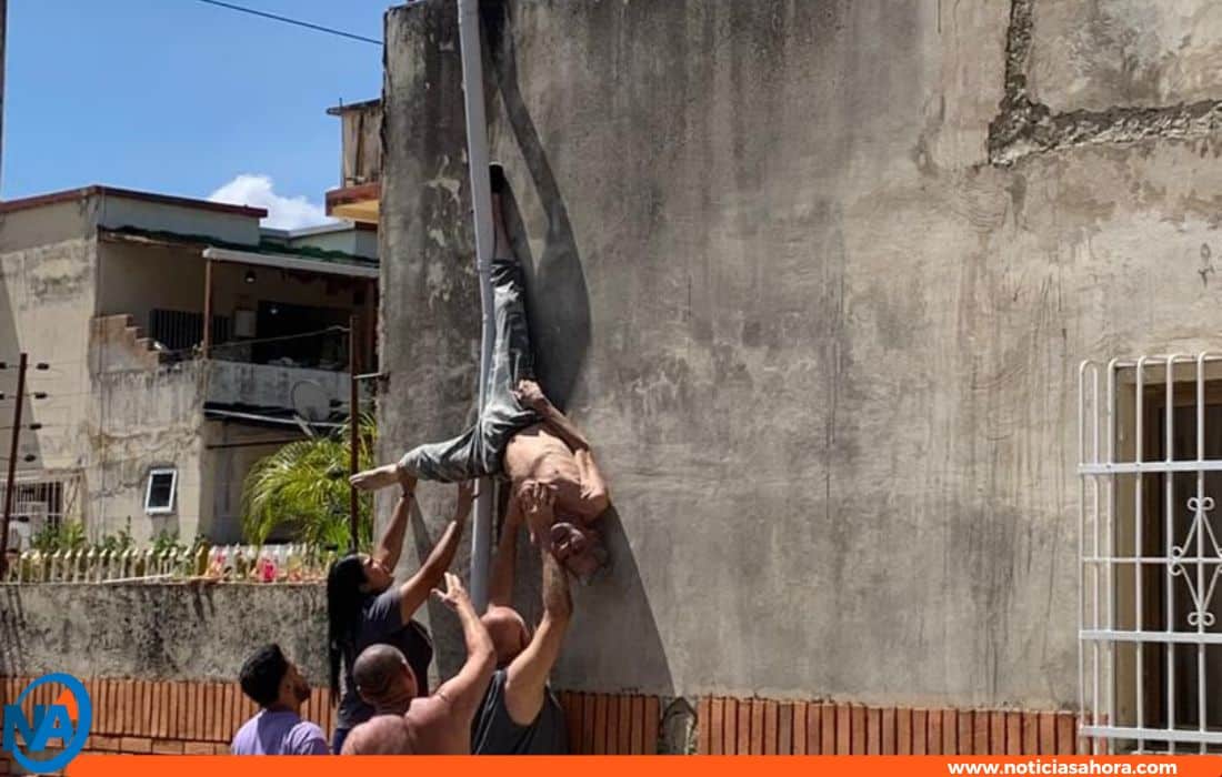 Adulto mayor cae desde balcón.0