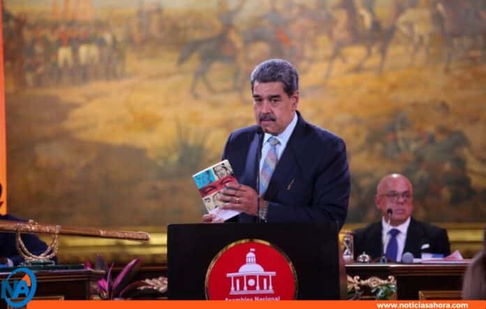 Maduro entregó propuesta de reforma constitucional