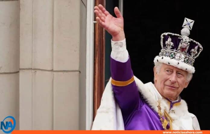 Rey Carlos III sufre efectos secundarios por su tratamiento