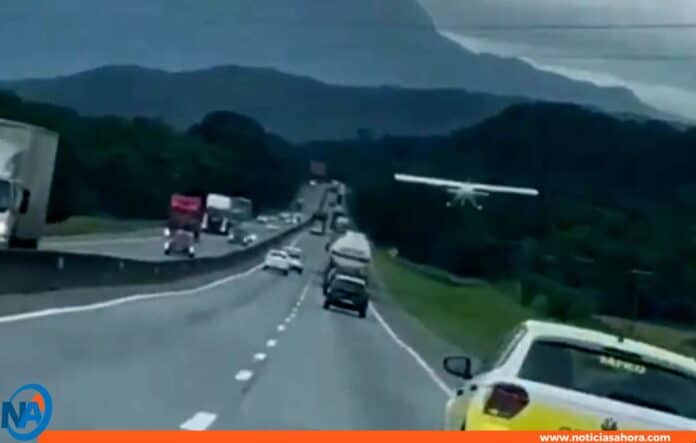 Avioneta aterriza de emergencia en plena carretera de Brasil