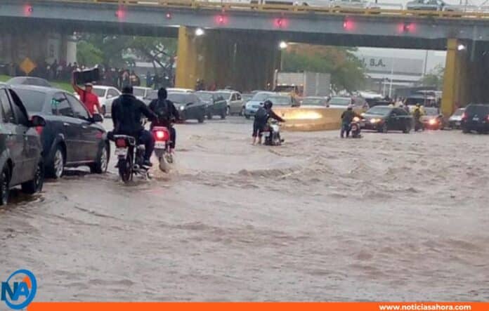 Fuertes lluvias inundan El Trigal y otras zonas de Valencia