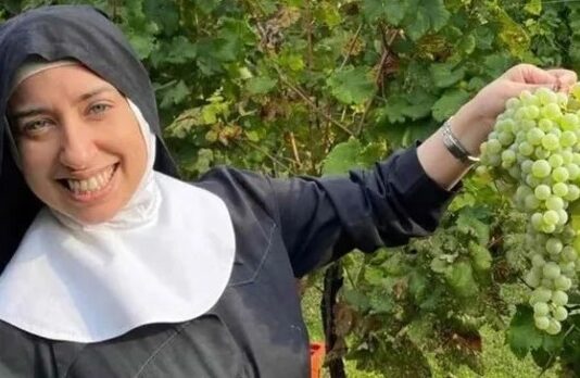 Expulsan a monja de monasterio
