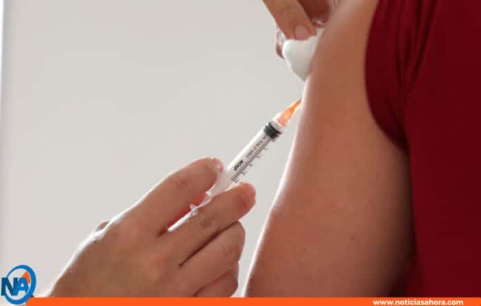 Vacunación activa contra fiebre amarilla