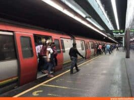 Adulto mayor cae a l la estación Chacao del metro de Caracas
