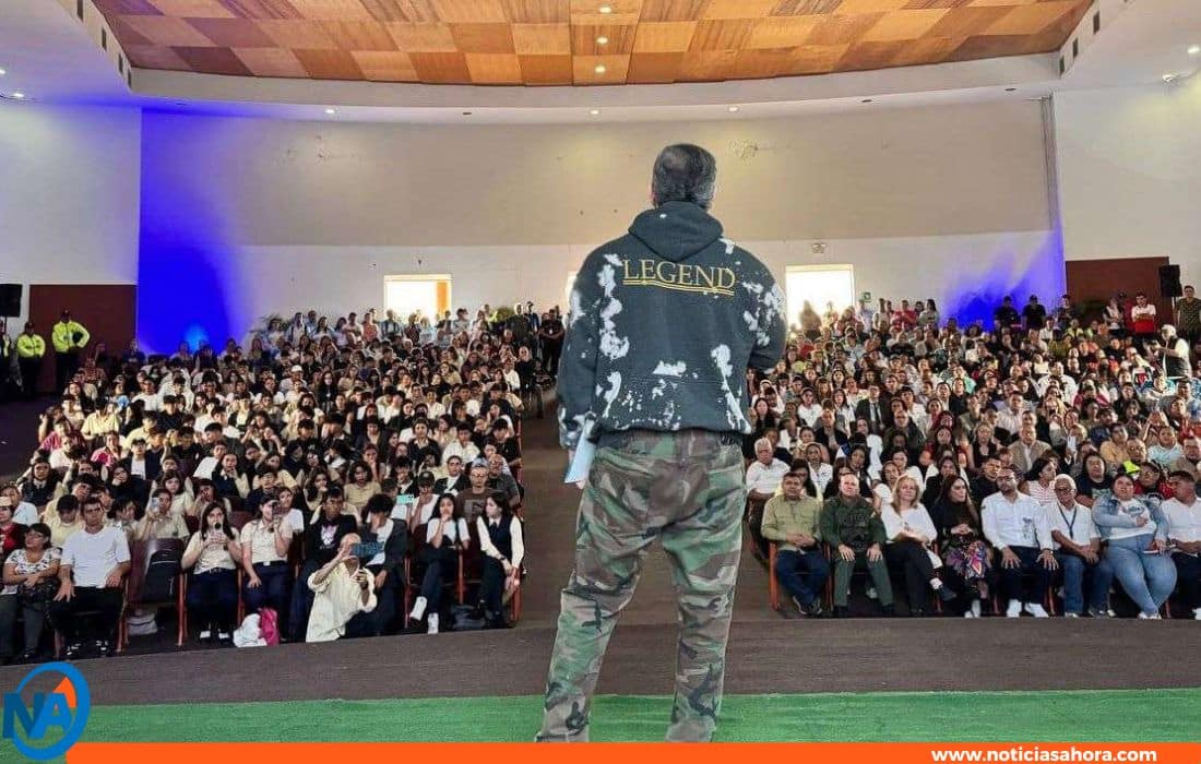 Saab conferencia a estudiantes en Mérida.0