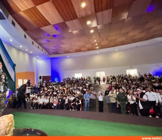 Saab conferencia a estudiantes en Mérida