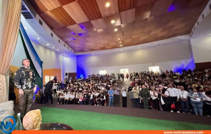 Saab conferencia a estudiantes en Mérida
