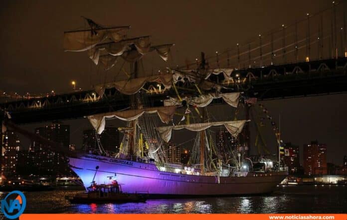 Colisión del Buque Cuauhtémoc deja muertos y heridos en el Puente de Brooklyn