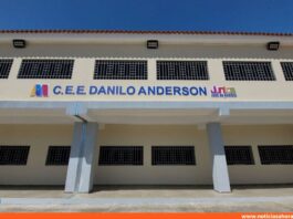 Complejo Educativo Danilo Anderson Brilla de Nuevo en Tacarigua de la Laguna