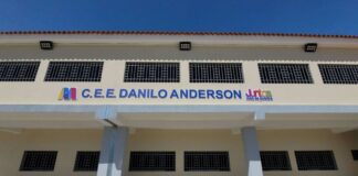 Complejo Educativo Danilo Anderson Brilla de Nuevo en Tacarigua de la Laguna