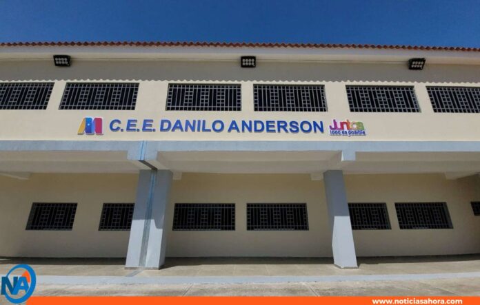 Complejo Educativo Danilo Anderson Brilla de Nuevo en Tacarigua de la Laguna Complejo Educativo Danilo Anderson Brilla de Nuevo en Tacarigua de la Laguna
