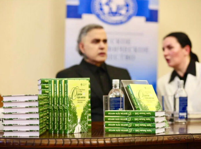 Tarek William Saab antología poética Soñando el largo viaje Tarek William Saab en San Petersburgo