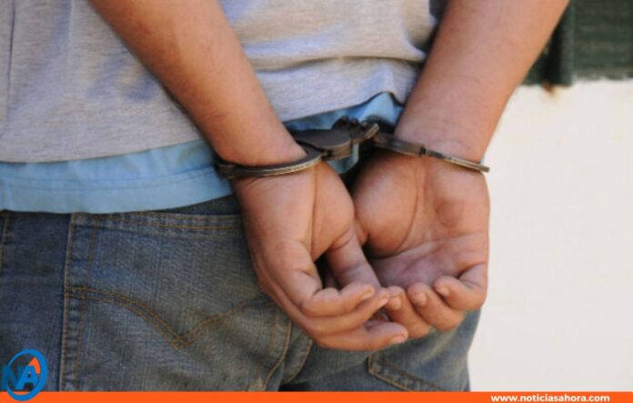Detenidos padrastro y madre por abuso sexual