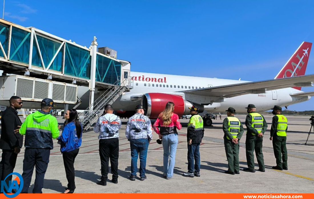Llegan 135 migrantes venezolanos de Texas.0