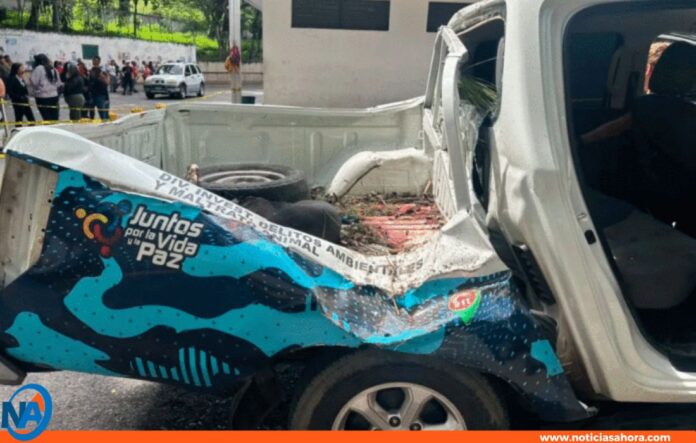 árbol camioneta policial árbol camioneta policial