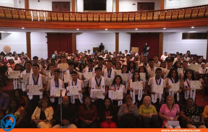 más de 300 mil nuevos bachilleres más de 300 mil nuevos bachilleres
