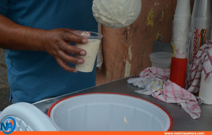 Vendedor de chicha Padrino de Promoción liceístas en Falcón