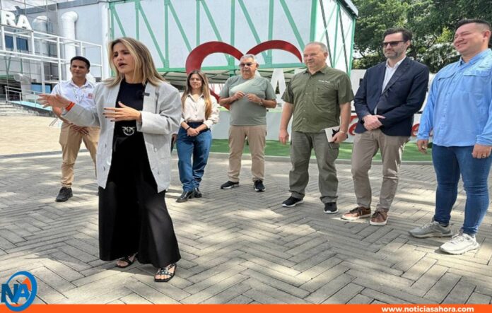 Dina Castillo y Hover Tours