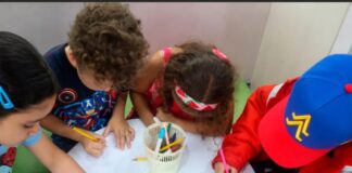 Niños y niñas taller en el Autobús de Nancy
