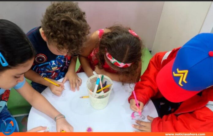 Niños y niñas taller en el Autobús de Nancy