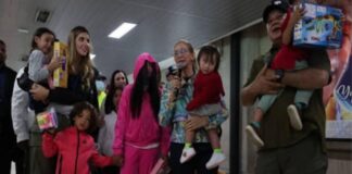 Regresan siete niños venezolanos de EE.UU.