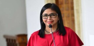 Delcy Rodríguez madrina de Lara