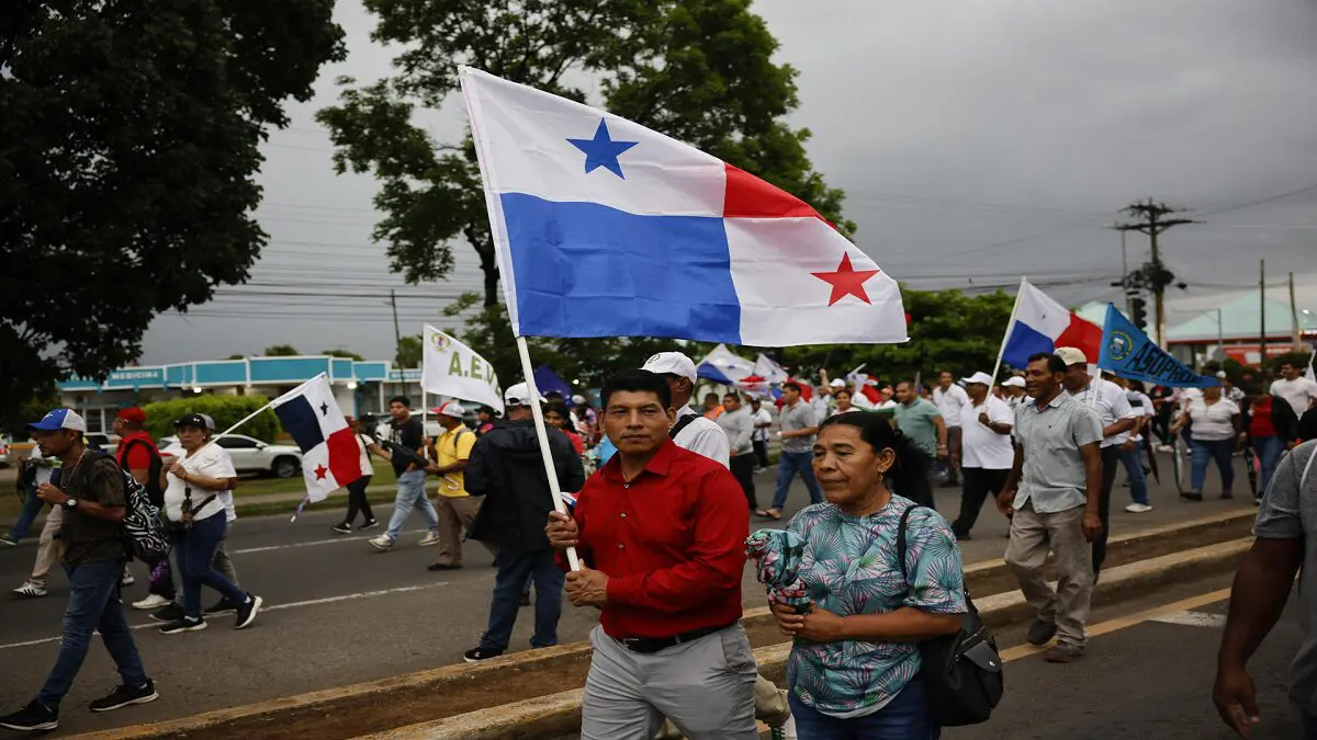 Ecuador anuncia despido masivo.0