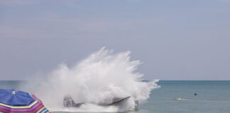 Aterrizaje de emergencia en el mar cerca