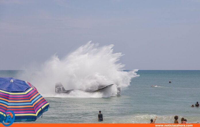 Aterrizaje de emergencia en el mar cerca