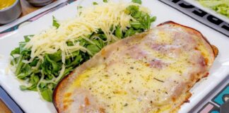 Milanesa de pollo a la napolitana